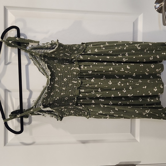 Torrid Green Smocked Top With Dainty Daisy Flowers - Picture 5 of 5